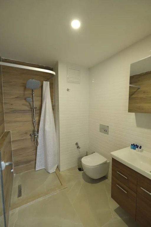 Tut Hotel