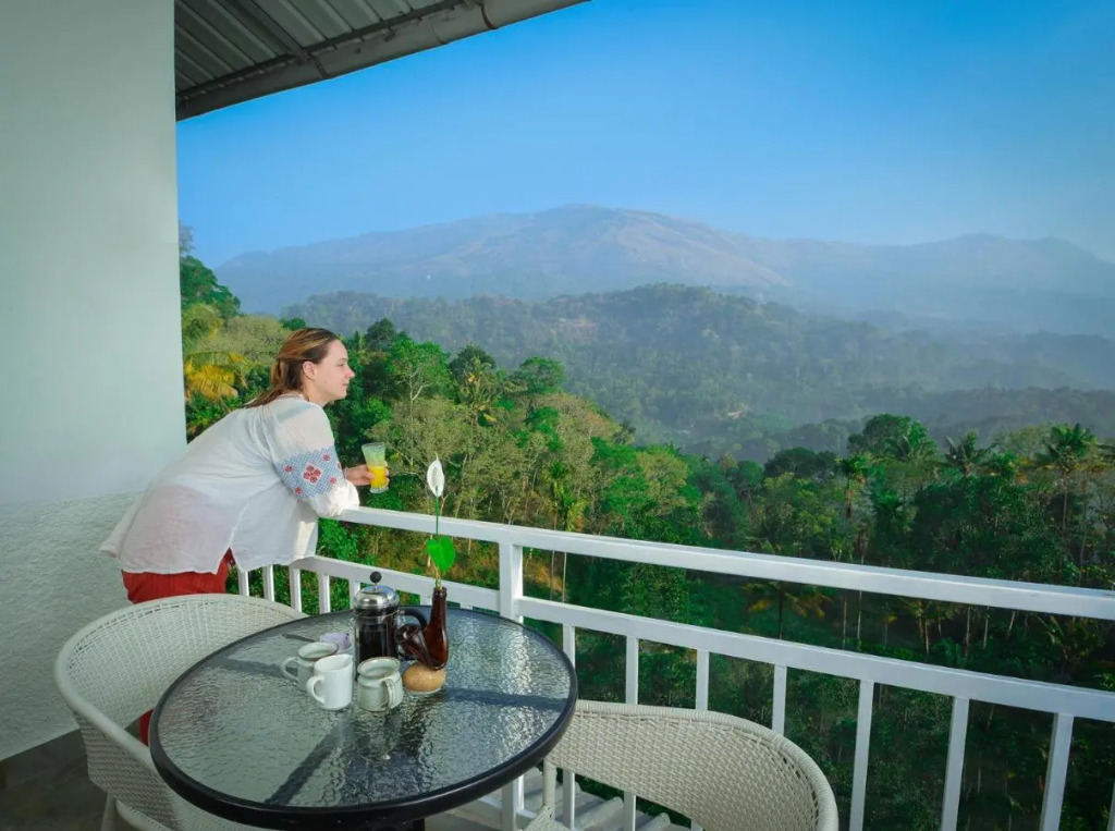 Mistletoe Munnar Homestay & Cafe