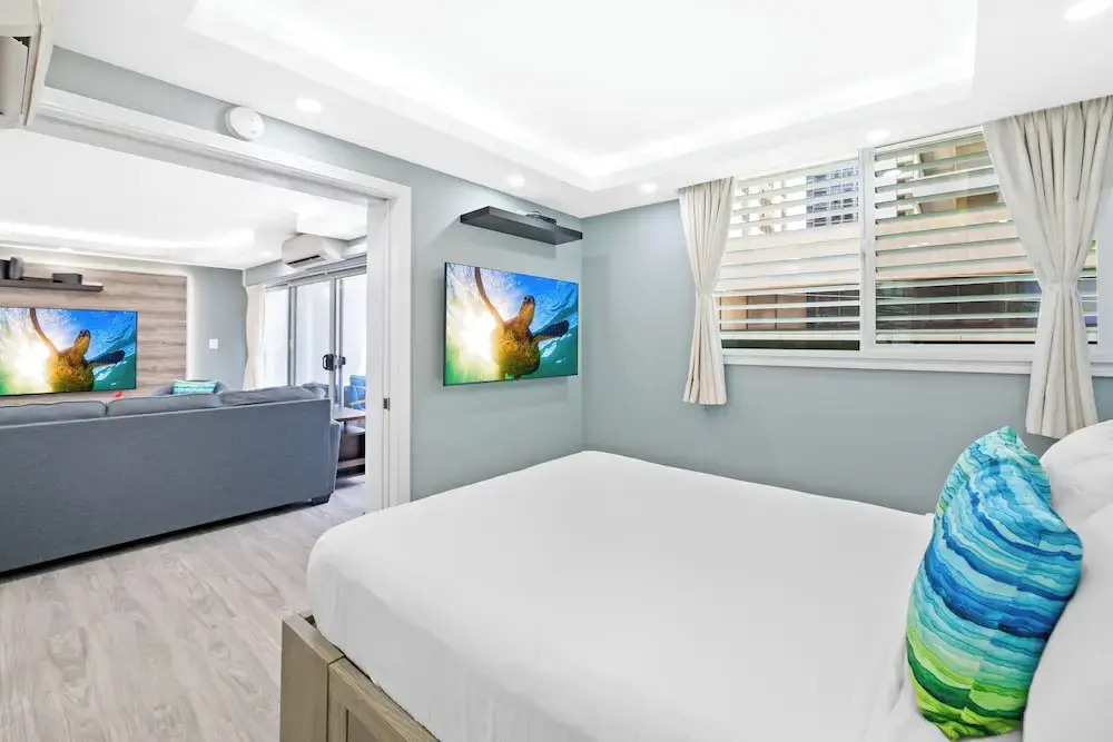 Scandia Tower Condo with 2BR and 2BA with Parking