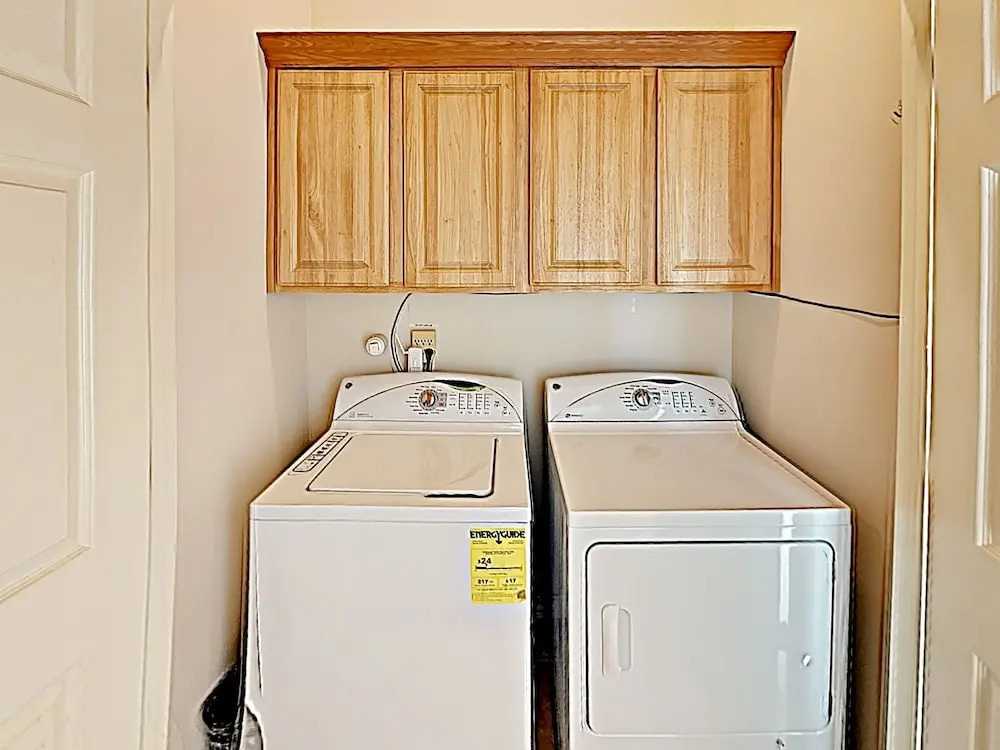 New Listing! Coastal Escape W/ Pool, 200 To Beach 4 Bedroom Townhouse
