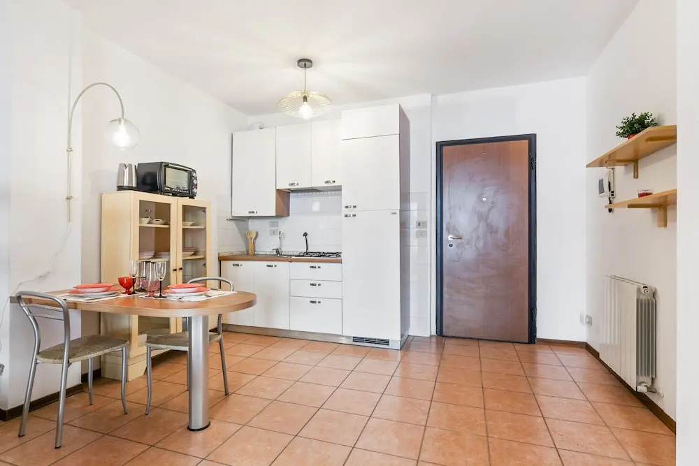 Airport & Station Flat - Private Parking