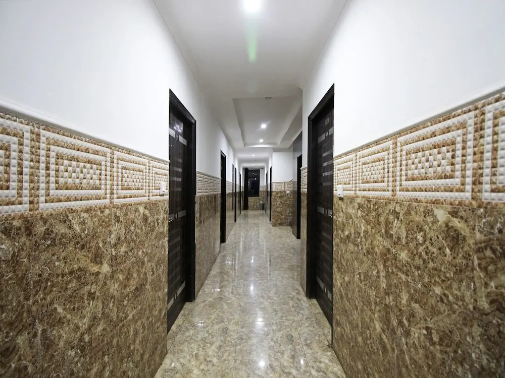 OYO 5093 Hotel Broadway