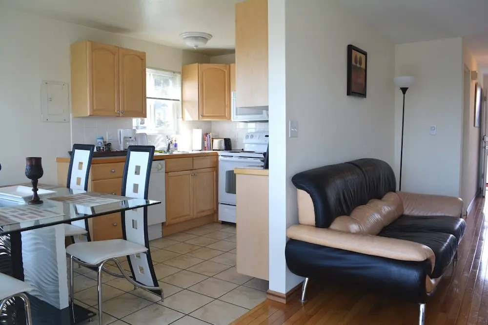 Sunny Westlake Suites by Metro
