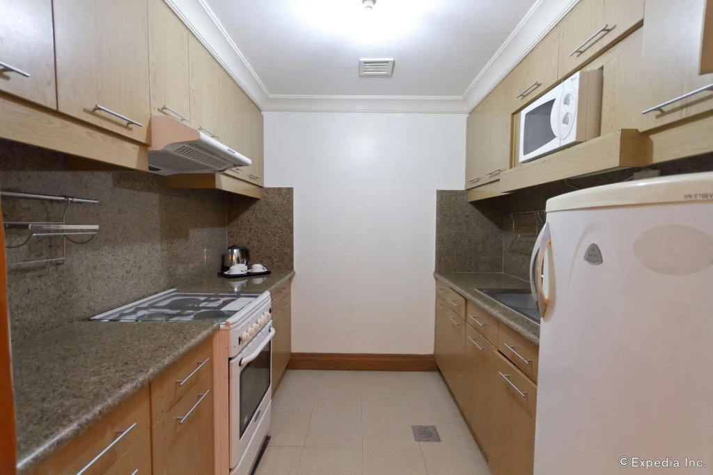 Crown Regency Suites Mactan