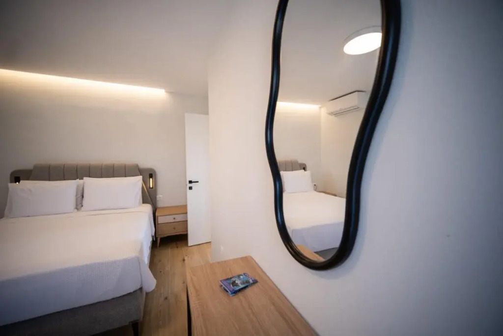 The Seven Islands Apartments