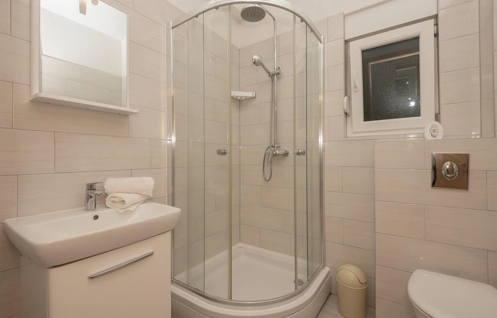 Amazing Apartment in Drvenik With Wifi