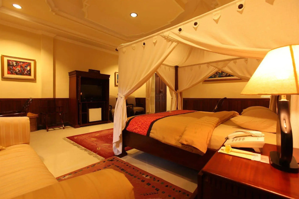 Super OYO Townhouse Oak Maxi Hotel Legian