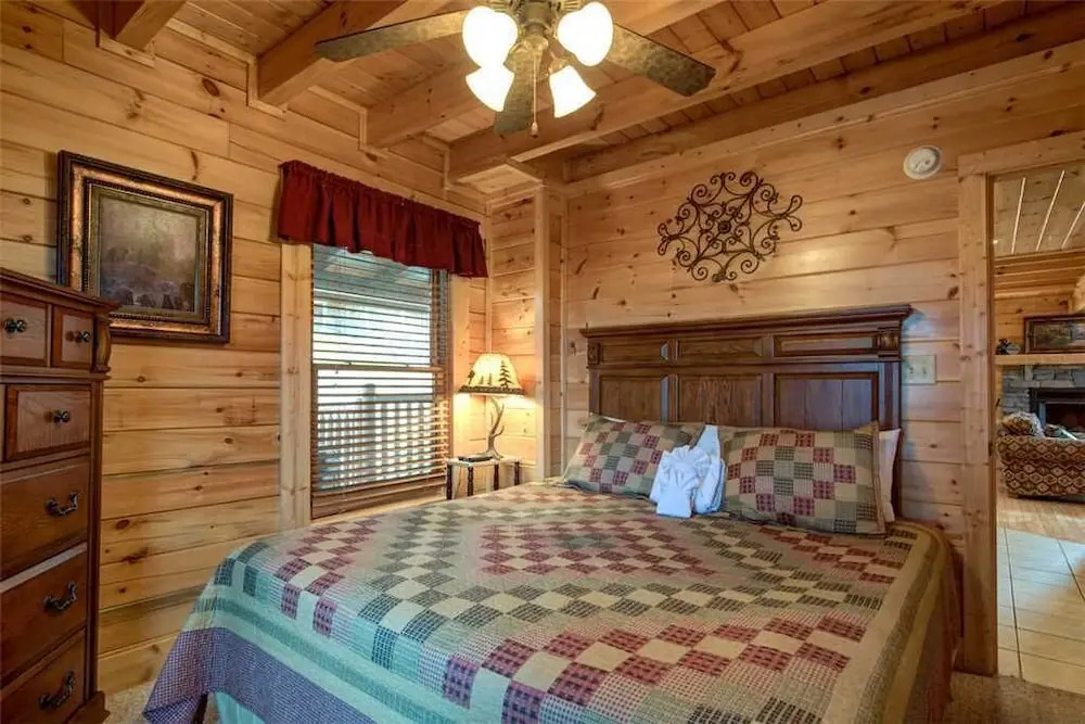 Serenity Peak 3 Bedroom Home with Hot Tub