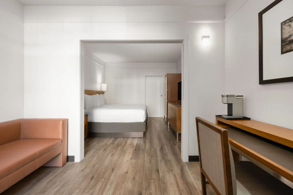 Ramada Suites by Wyndham San Diego Hotel Circle Area