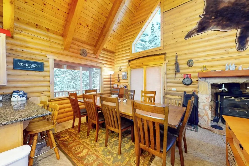 Quiet 2BR Fireplace Balcony W & D