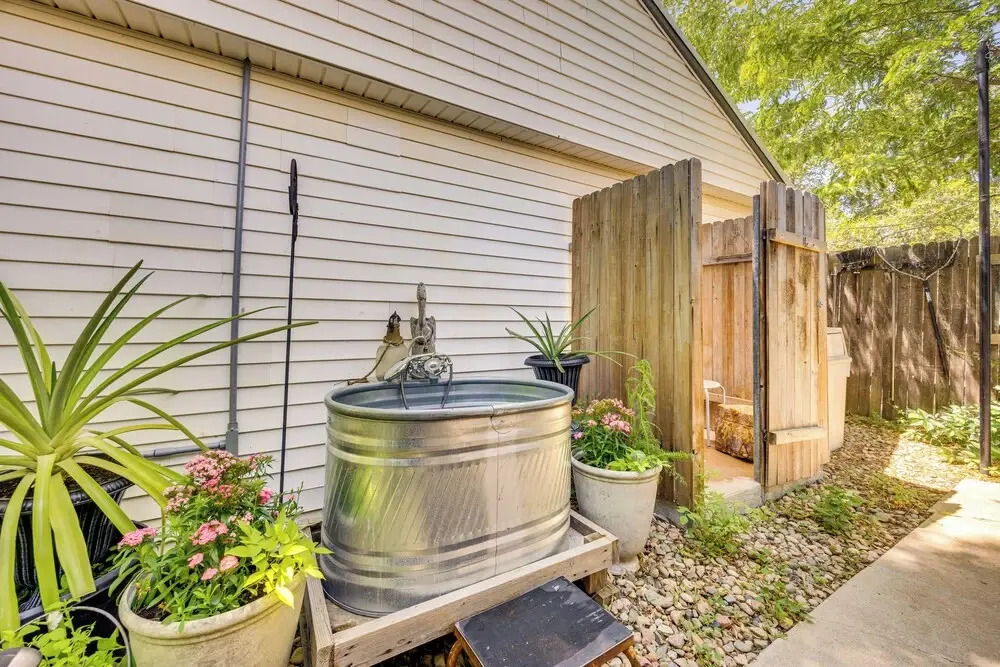 Las Animas Studio w/ Lush Backyard Paradise!