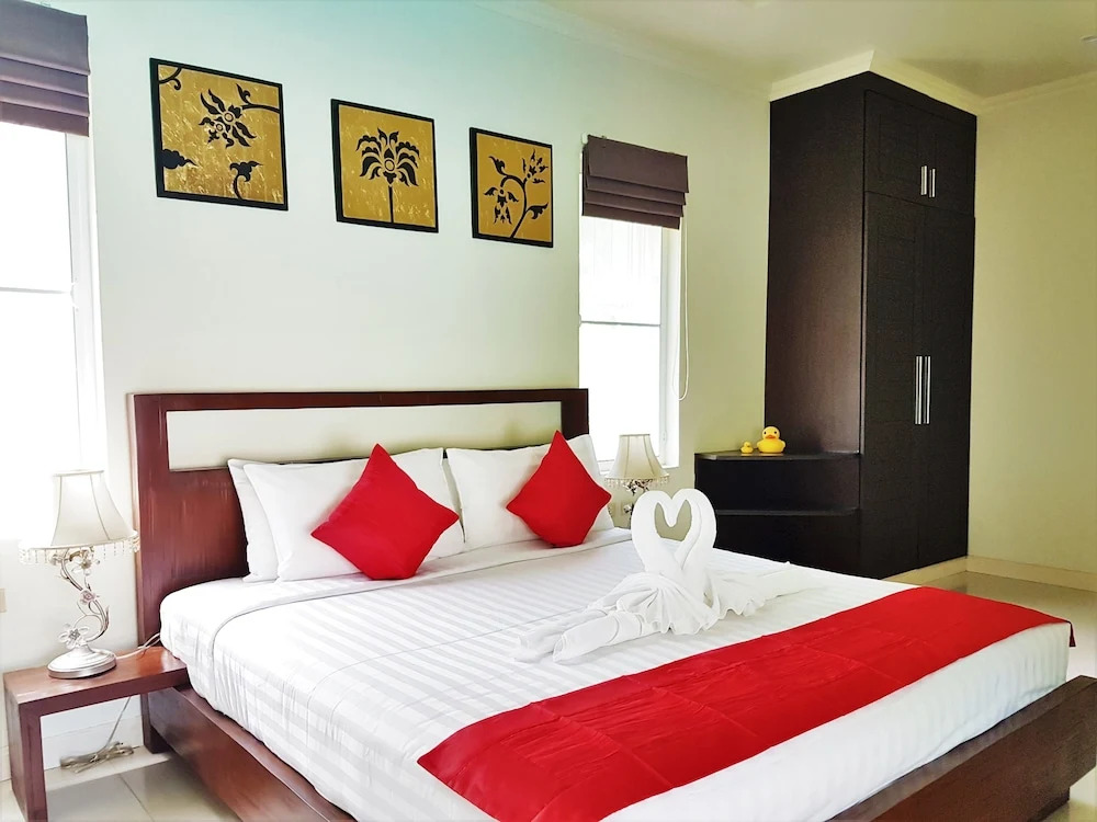 Thai Family karon Pool Villa 泰如家卡伦3卧泳池别墅