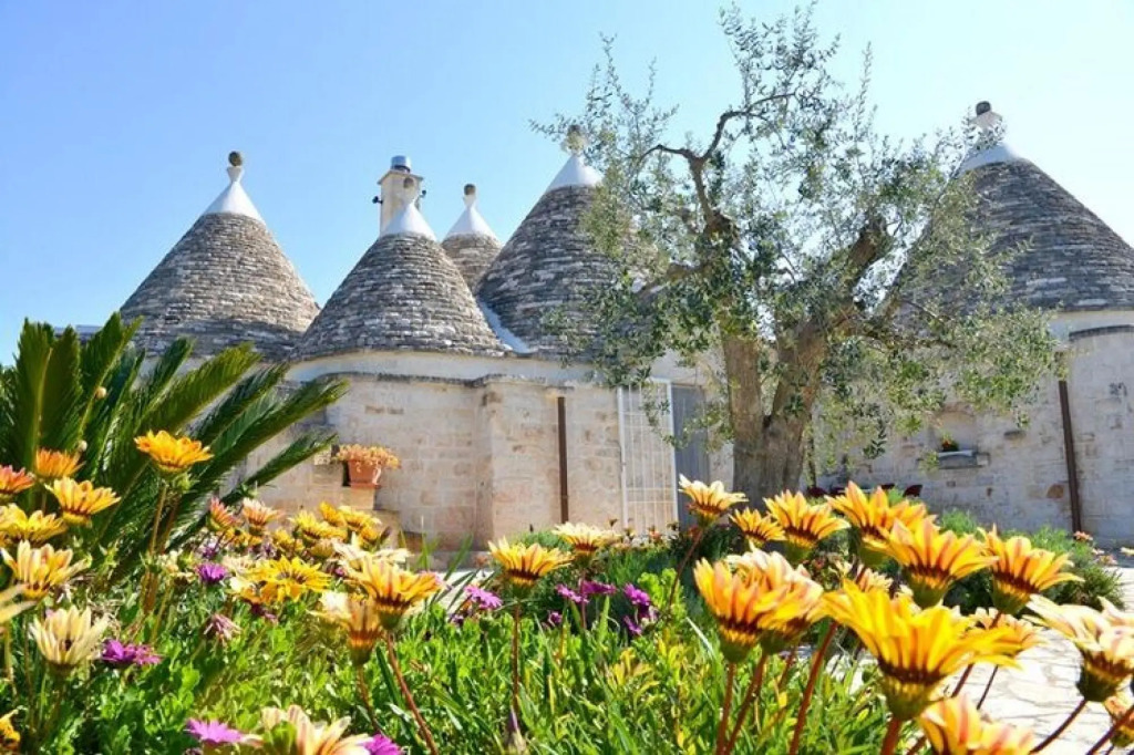 Holiday home with pool in Cisternino