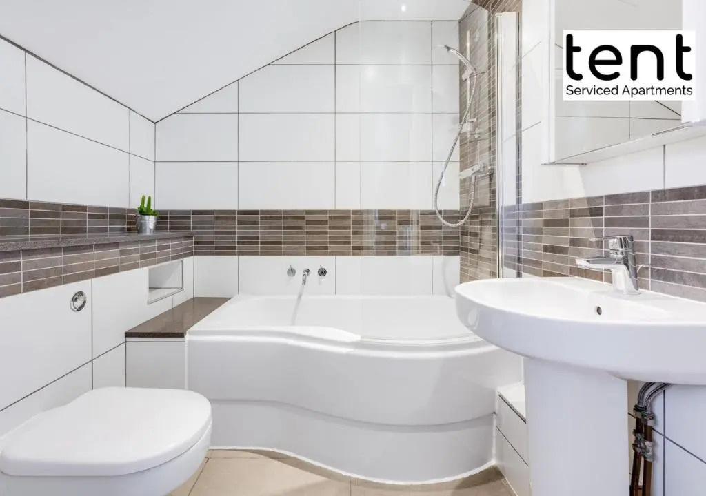 Chic & Central 1 Bedroom APT With Comfy king Bed & Parking by Tent Serviced Apartments Egham