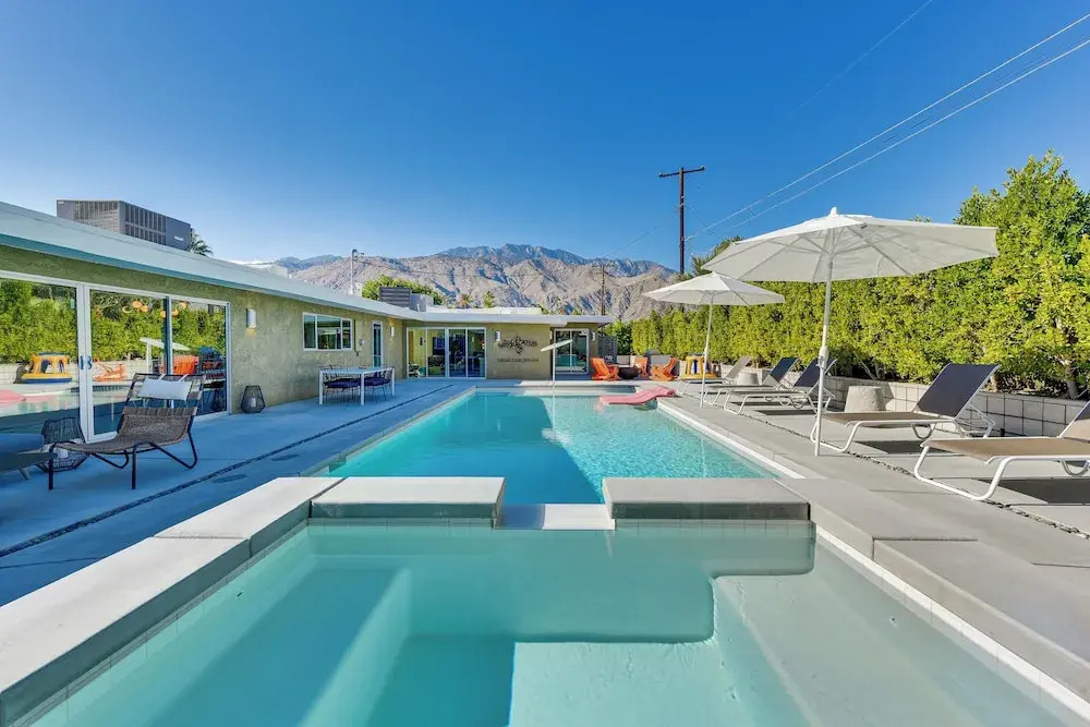 2 Mi to Downtown: Luxe Palm Springs Home!