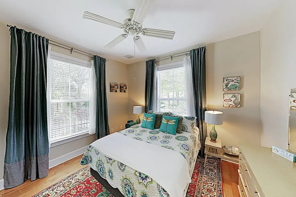 New Listing! the Sea Turtle Inn Uptown Gem 2 Bedroom Home