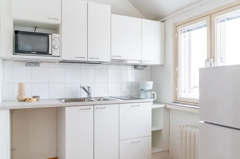 Upper floor studio with a sea view