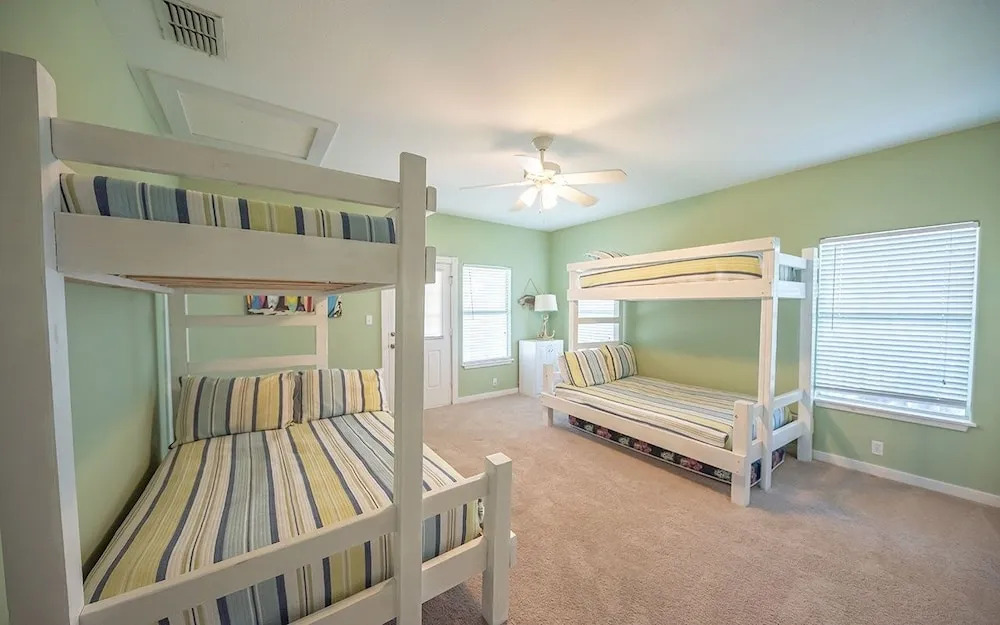 The Original Purple Pelican - 3 Br Home