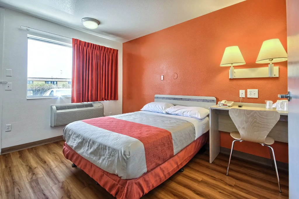 Motel 6-Tulare, CA