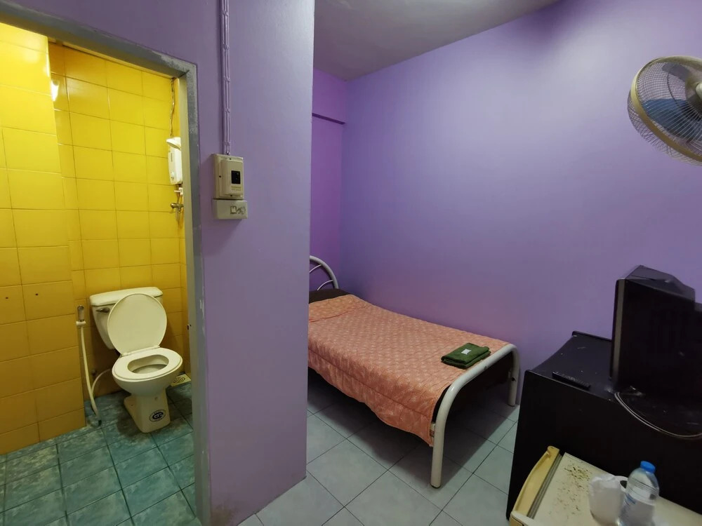OYO Flight Hut Hotel