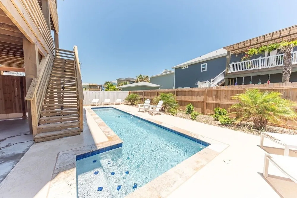 Big Blue - 4 Br Home