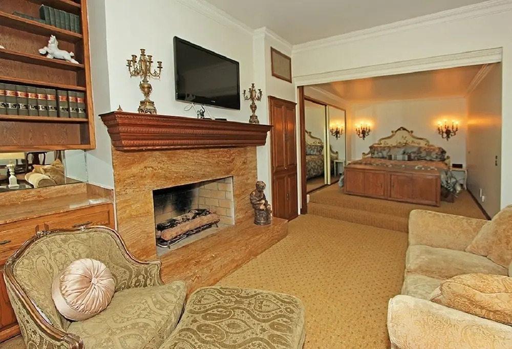 5911 Seashore Trem 3 Bedroom Home