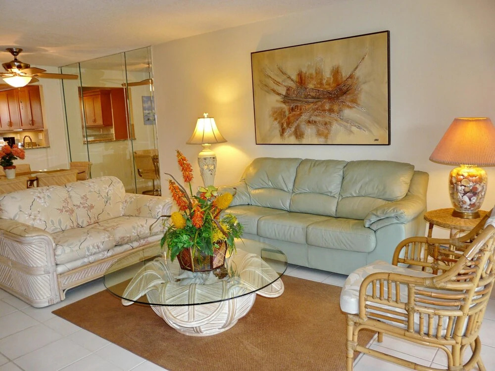 South end Condo With Pool/spa and Steps to Beach