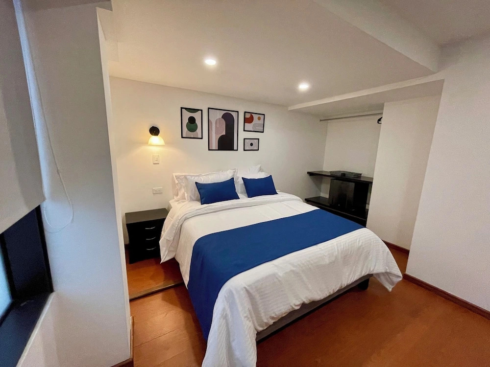 Hotel Embajada 44