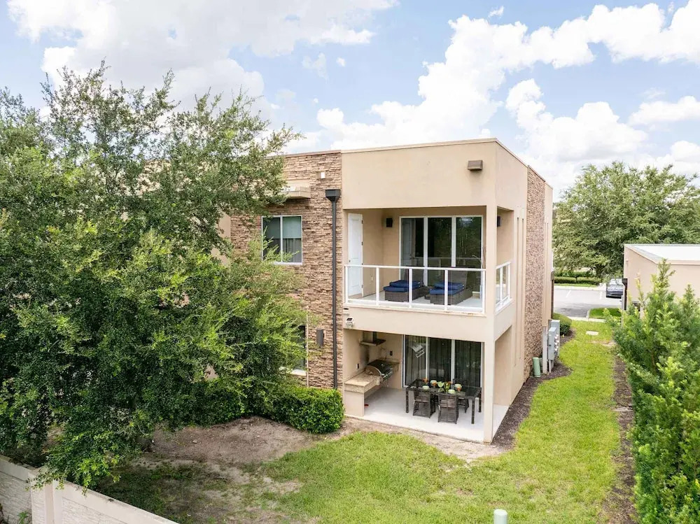 Modern Magic Village Home for 12 with Grill 3131