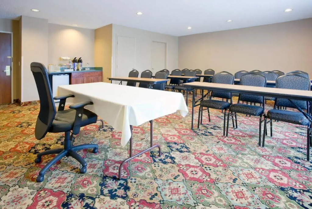 Country Inn & Suites by Radisson, Dunn I-95