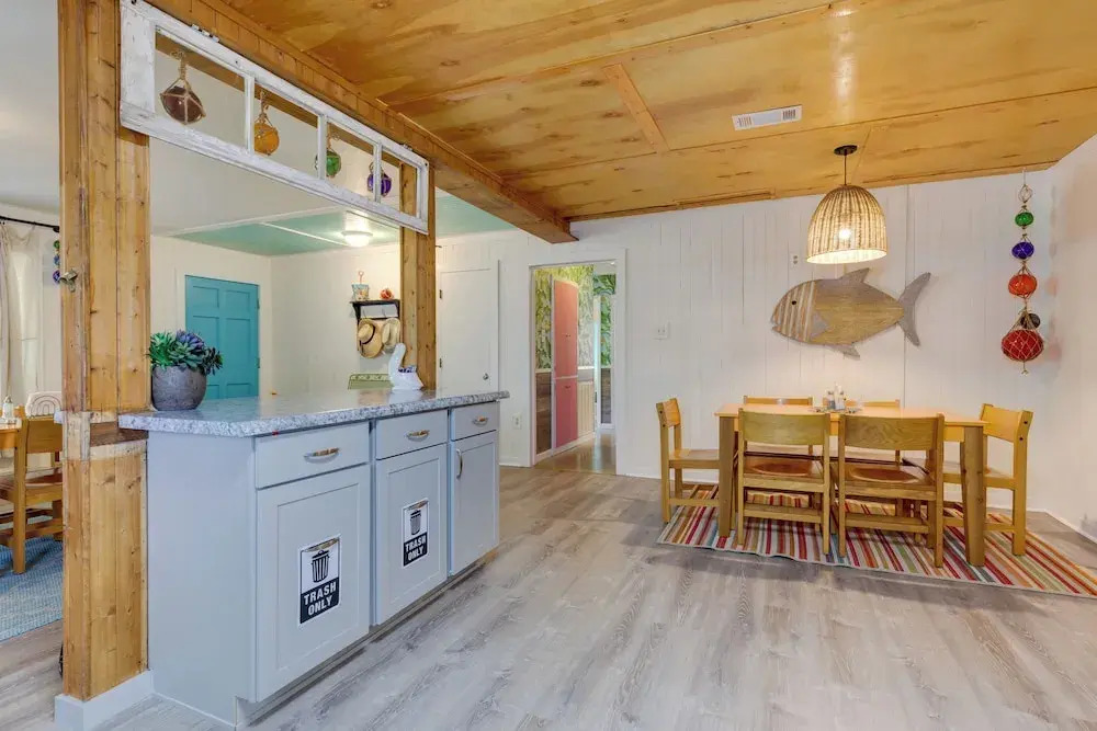 Vibrant Pass Christian Oasis - 3 Blocks to Beach!