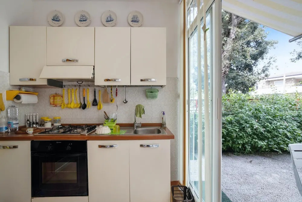 House With 3 Bedrooms in Sabaudia, With Wonderful Lake View and Enclosed Garden Near the Beach