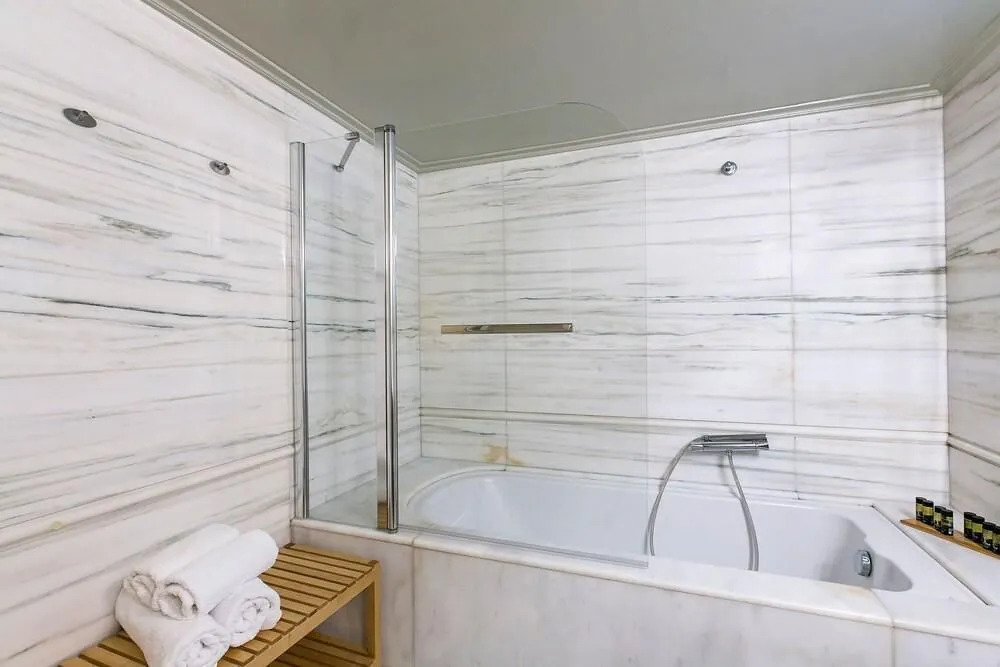 Aerides 3 Luxury Suites