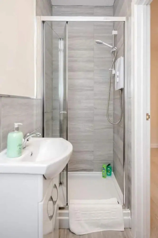 Bedford Hospital Studio Apartment - Victoria A