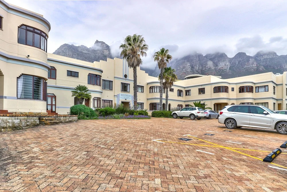 On the Beach in Camps Bay - Fully Equipped 2 Bedroom Apartment