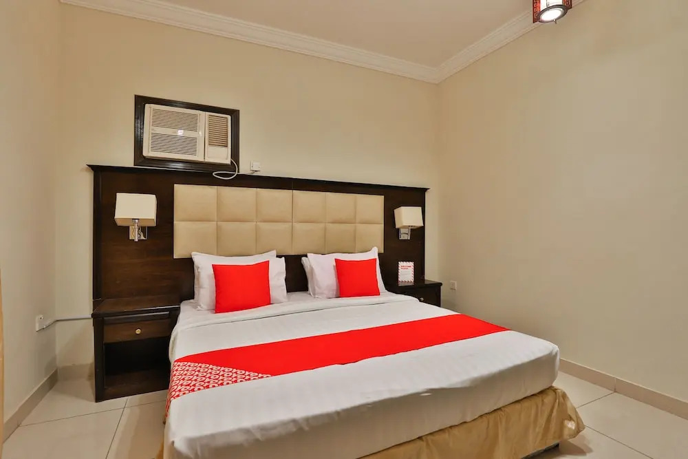 OYO 208 Roshan Hotel Suites Hera