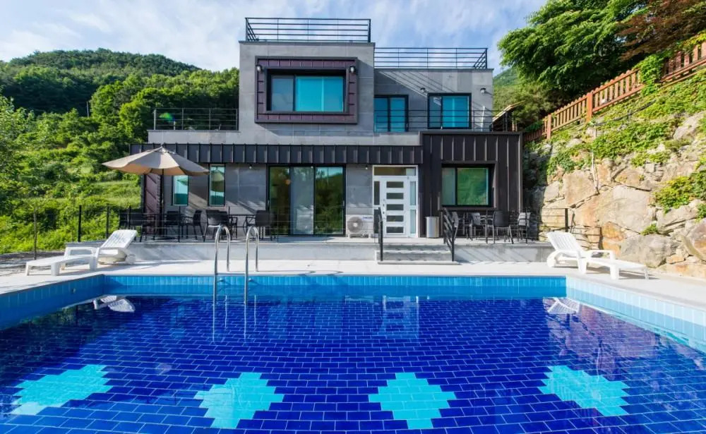 Milyang Poolvilla Pension