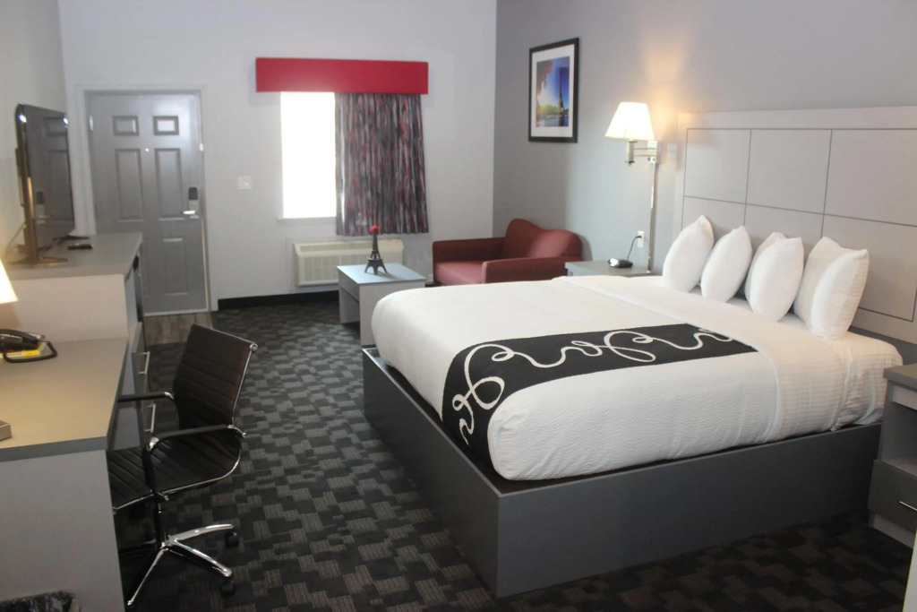 Paris Inn & Suites