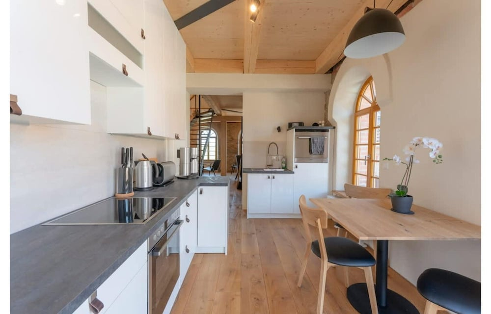 Galeriewohnung mit 7 m Raumhohe, Whirlwanne & Kamin - Best Price!