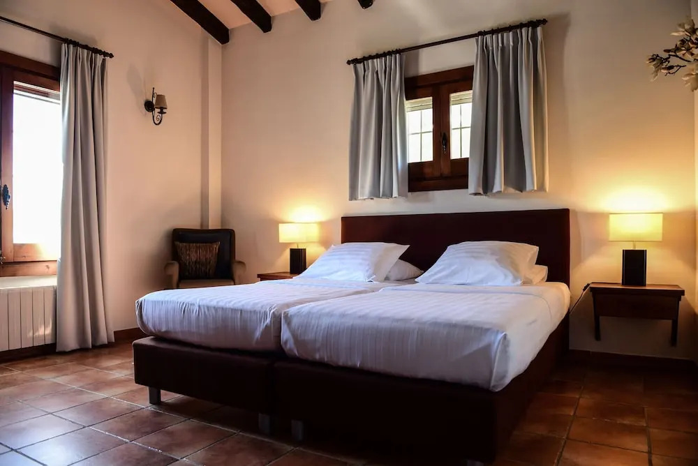 1144 Villa la Perla