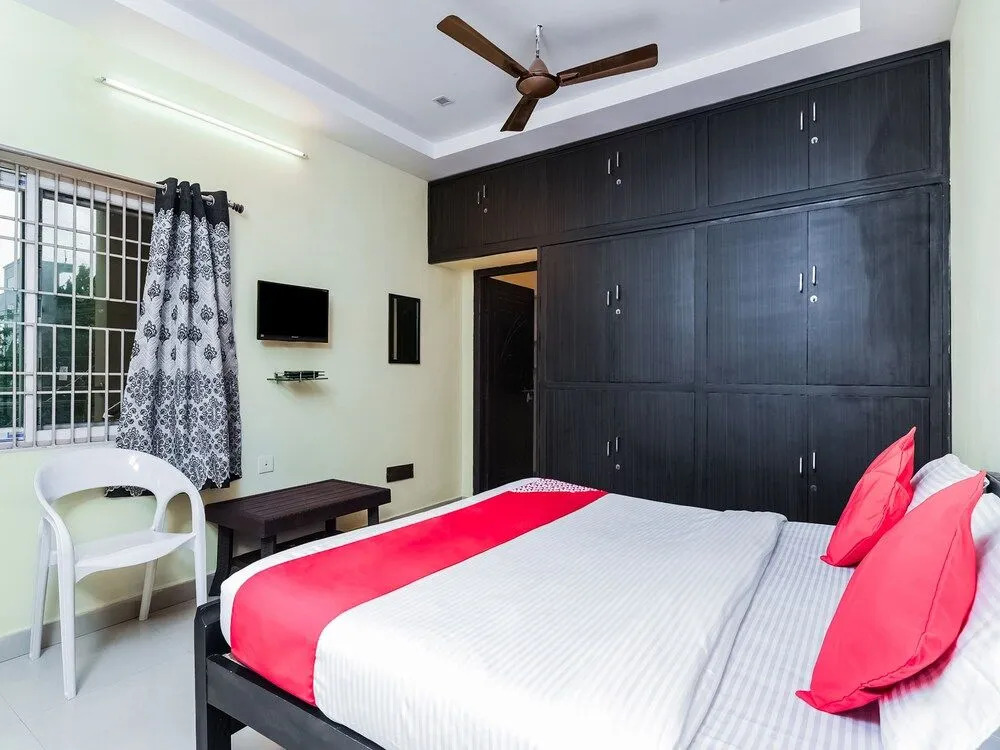 OYO 14207 Royal Residential Lodge