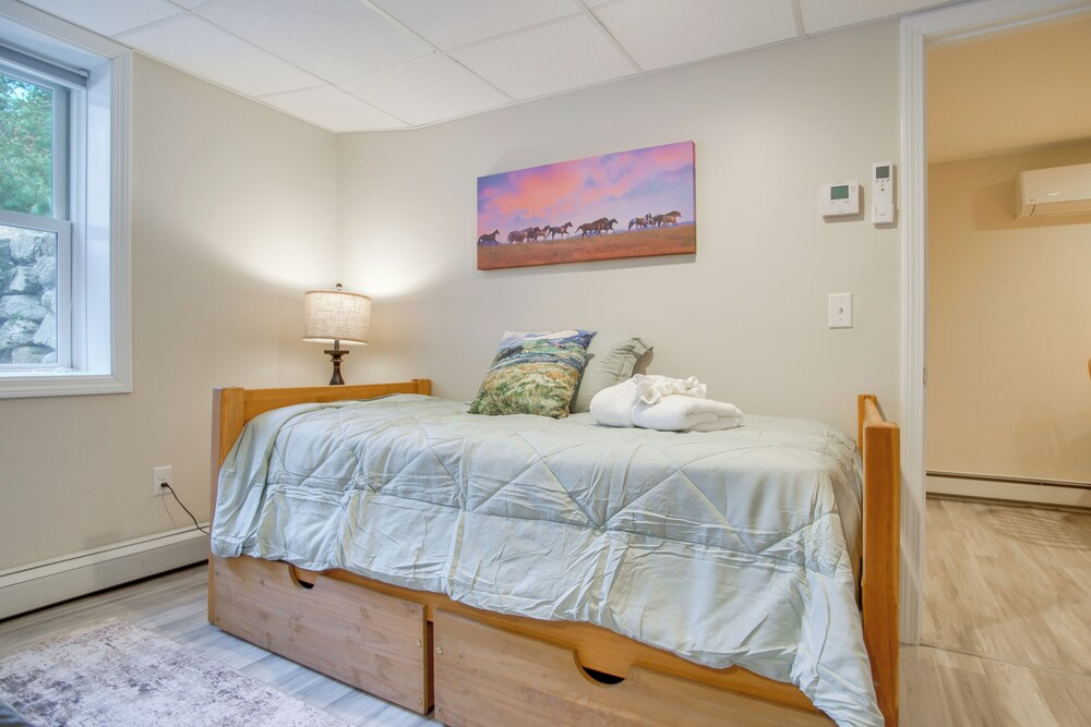 Walk to Sagamore Beach! Curated + Spacious Cottage