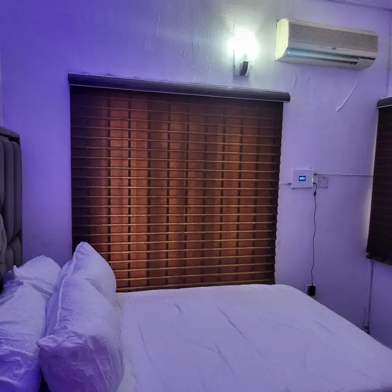 Julaz Apartment & Lounge