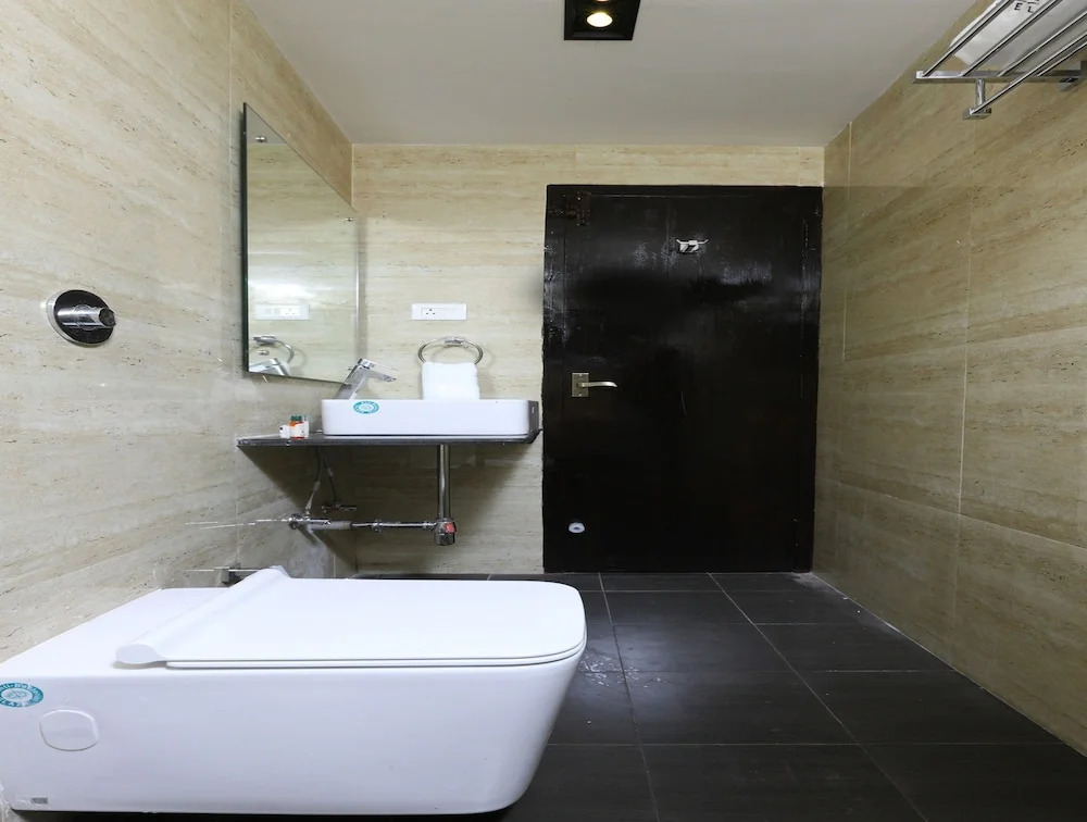 OYO 13838 Ramana Holiday Inn