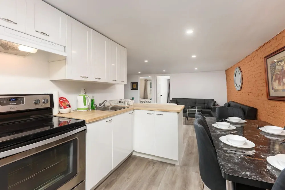 3 Bedroom Loft in Downtown Free parking
