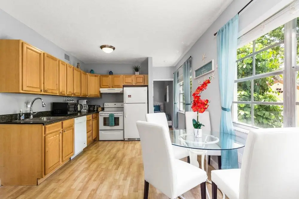 Deluxe Beach Apt