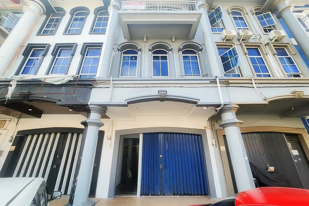 Urbanview Hotel near DC Mall Crown Homestay Batam