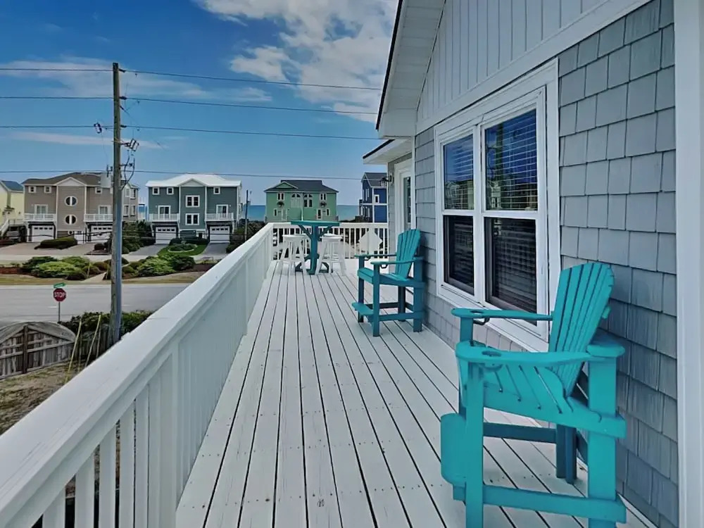 Salty Seahorse by Topsail Realty