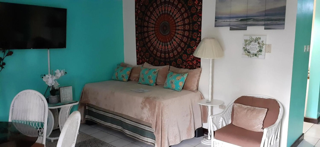 Cool's 1 bedroom Beach & Garden View