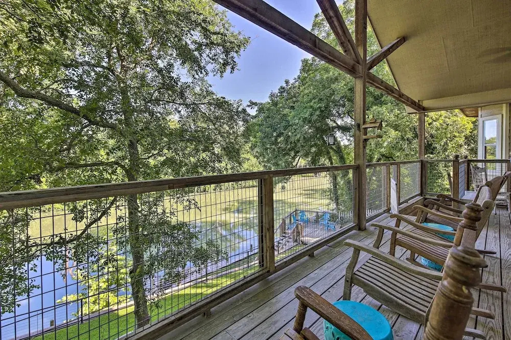 Family Retreat on Guadalupe River: 2 Living Areas!